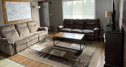 House - Direct access to Snowmobile and UTV trails