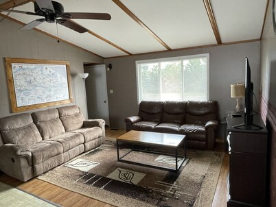 House - Direct access to Snowmobile and UTV trails