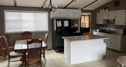 House - Direct access to Snowmobile and UTV trails