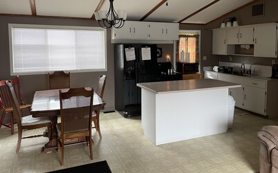 House - Direct access to Snowmobile and UTV trails