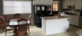 House - Direct access to Snowmobile and UTV trails