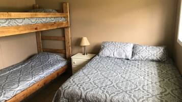 3 bedrooms, WiFi (free), bed sheets