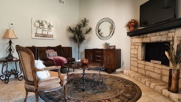 Smart TV, fireplace