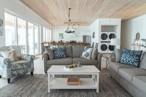 Smart TV, stereo - SPACIOUS BEACHFRONT HOME! A vacation to treasure! Sandy beach, pool, hot tub. (Farmers' Hill)