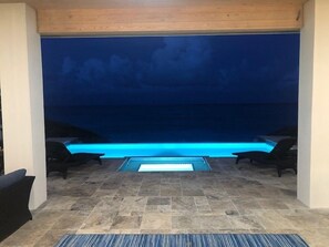 A heated pool - SPACIOUS BEACHFRONT HOME! A vacation to treasure! Sandy beach, pool, hot tub. (Farmers' Hill)