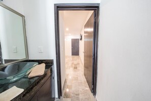 Luxury Apartment, Sea View | Bathroom | Rainfall showerhead, towels