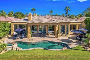 A house with a swimming pool, patio furniture, and a view of the ocean. - Bella Vida - 4000 PGA West Villa (La Quinta)