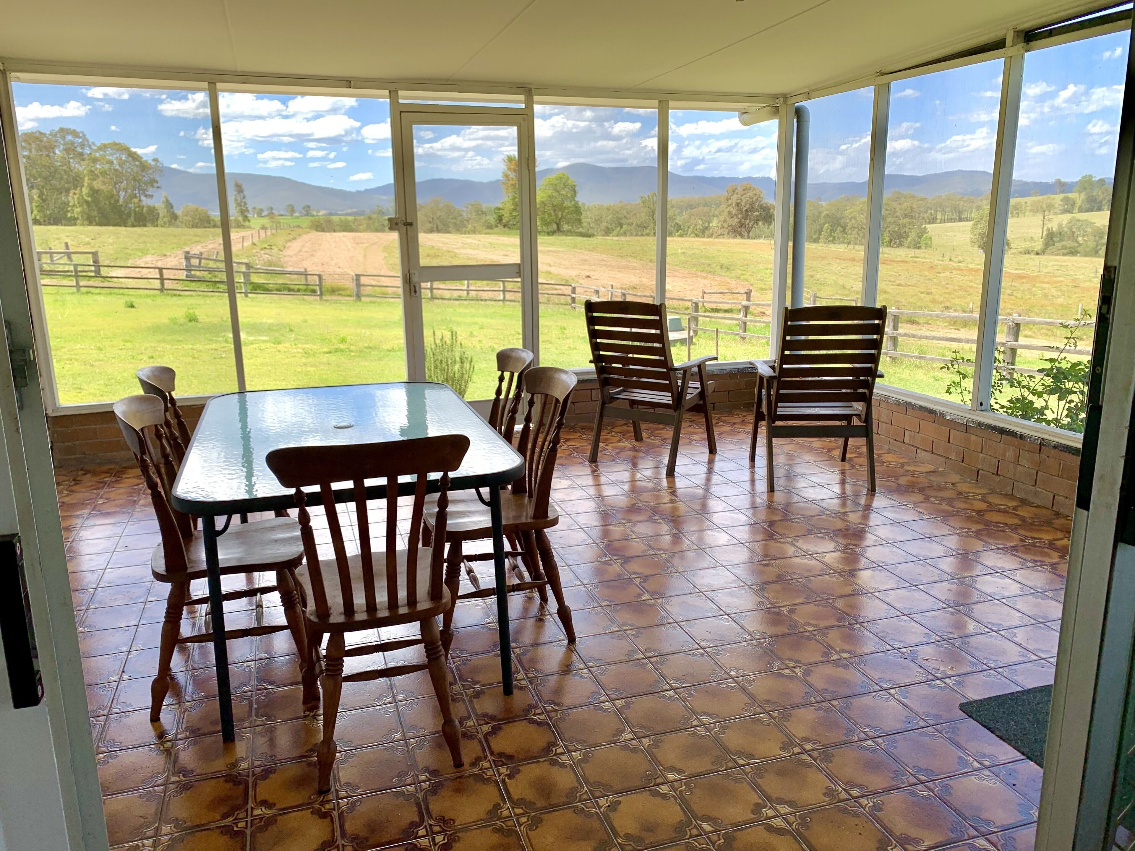 36 Acre Hideaway Hunter Valley Cottage — image 5