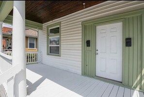 Exterior detail - Charming Unit, Free Laundry & Parking12 minutes to Downtown (Cincinnati)