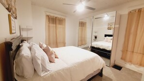 1 bedroom, iron/ironing board, free WiFi, bed sheets - Lovely 1-bd unit w/free parking 12 min to downtown (Cincinnati)