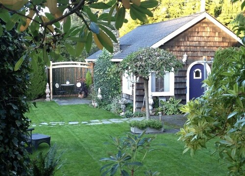 Cozy Cottage - 30 day minimum