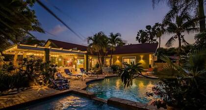 Spacious 5BR Home w/ Amazing Garden & PrivatePool