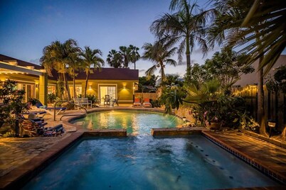 Spacious 5BR Home w/ Amazing Garden & PrivatePool