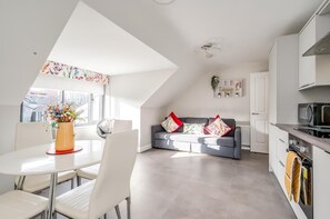 Apartment, Private Bathroom | Lounge