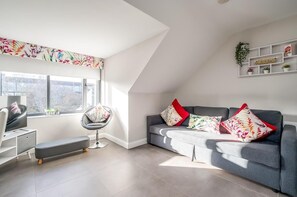 Apartment, Private Bathroom | Lounge