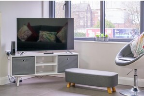 Apartment, Private Bathroom | Lounge