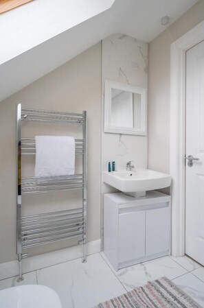 Apartment, Private Bathroom | Bathroom