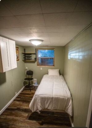 2 bedrooms, iron/ironing board, free WiFi, bed sheets - Salt Lake City Farmhouse  (Salt Lake City)