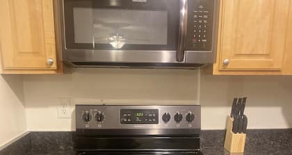 Entire Lovely 2 Bedroom rental unit