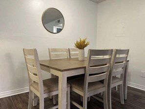 Dining - Spacious 1BR/ Located in Central Tampa w/Pool&Gym (Tampa)