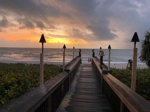  **GEM!**3 BR BEACH HOUSE w/ HEATED POOL, short ride to the beach! 