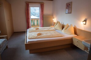 10 Schlafzimmer, Bügeleisen/Bügelbrett, WLAN, Bettwäsche
