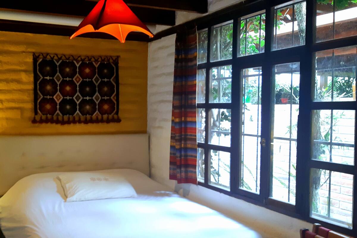 Down duvets, desk, free WiFi