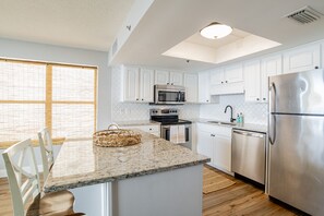 Fridge, microwave, oven, stovetop - Family Friendly 3/2 (2 king rooms + bunk room) Steps to Beach/Ocean + Amenities! (Orange Beach)