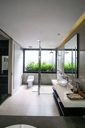 Villa | Baño | Tina y regadera independientes, amenidades de baño gratuitas, toallas 