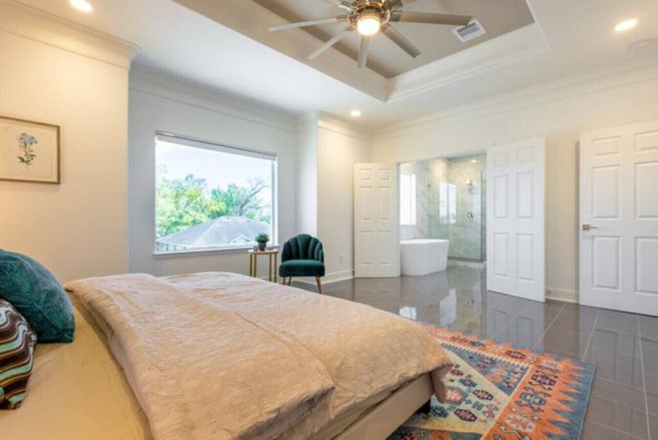 3 habitaciones, escritorio, tabla de planchar con plancha y wifi 