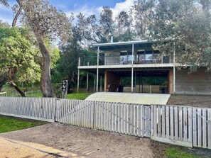 Property grounds - Perfect Waterfront Escape in Marlo | Balcony Views & Nature All Around (Marlo)