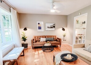 Televisión y oficina 