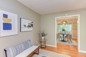 Televisión y oficina 