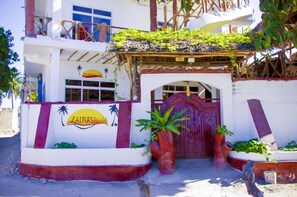 Exterior detail - Room Nas- right side sea view 2nd flat with 2 guests (Zanzibar)