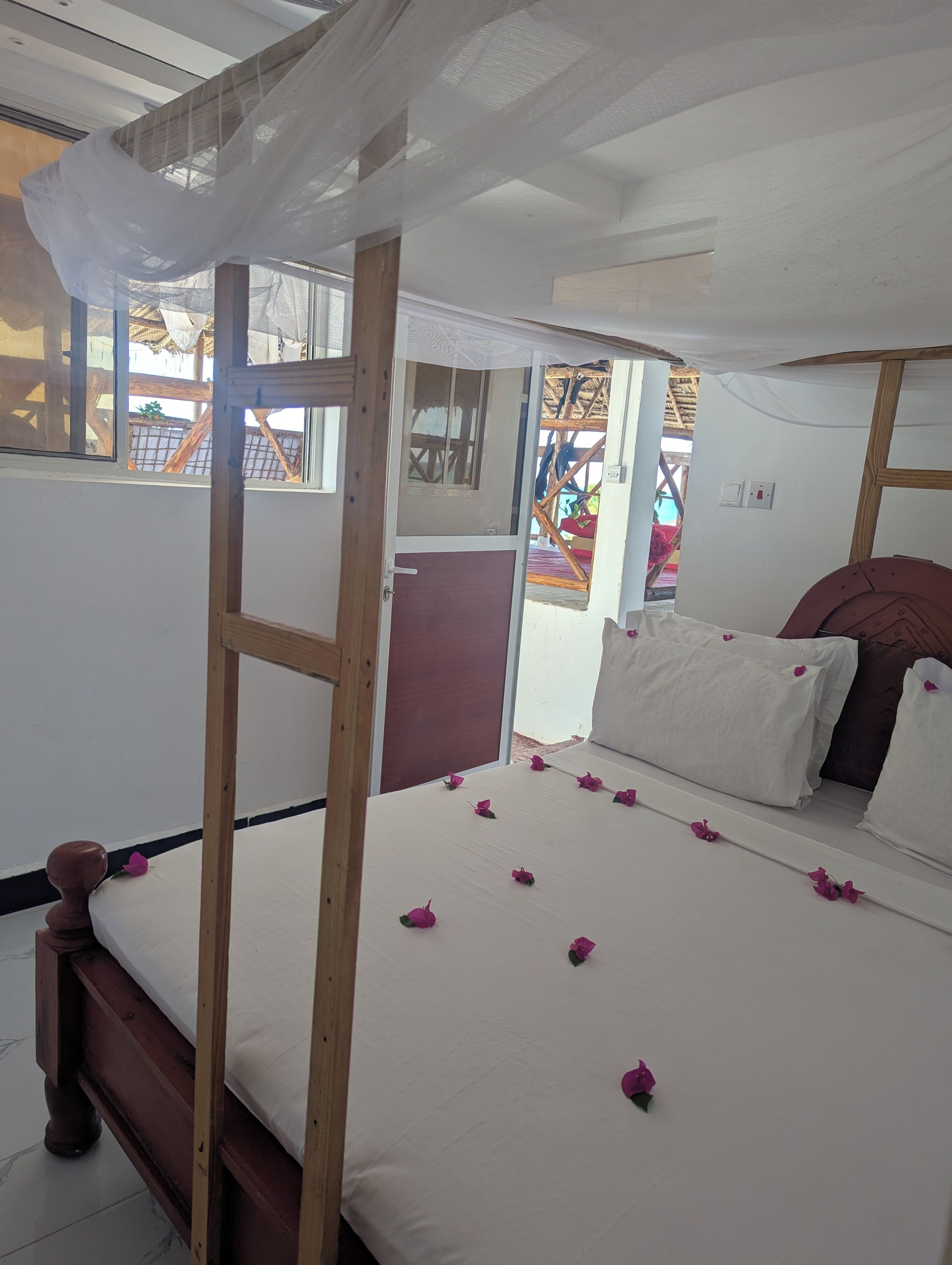 1 bedroom, bed sheets