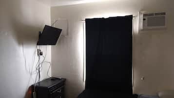 1 bedroom, individually decorated, individually furnished, free WiFi