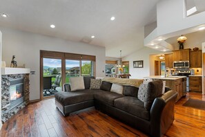 تلفزيون ذكي، مدفأة، كرة قدم الطاولة