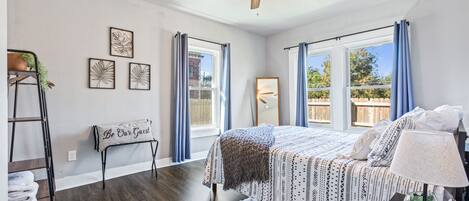 2 makuuhuonetta, silitysrauta/-lauta, ilmainen Wi-Fi, vuodevaatteet