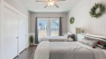 2 chambres, fer et planche à repasser, Wi-Fi gratuit, draps fournis