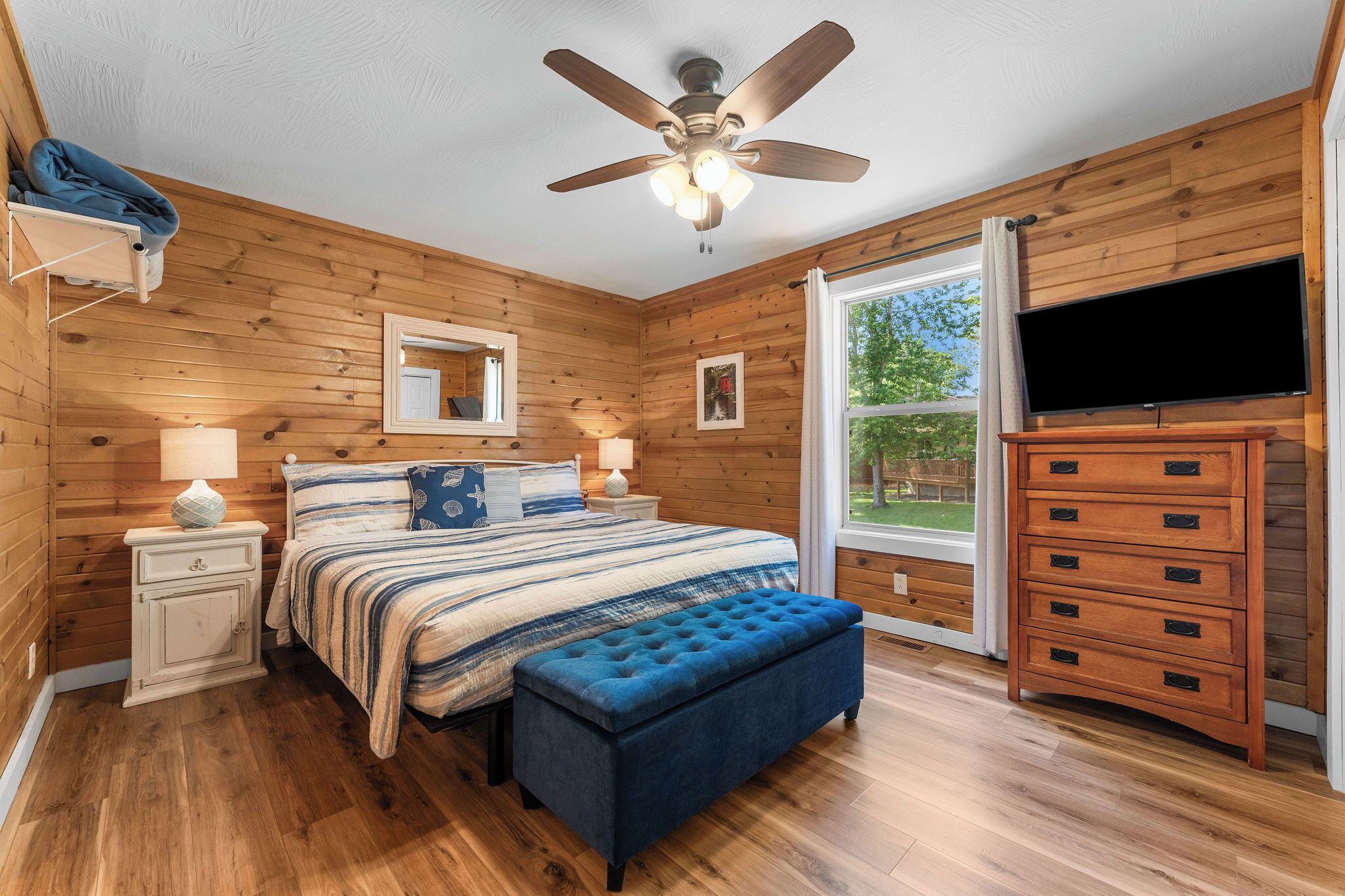 2 bedrooms, desk, iron/ironing board, free WiFi
