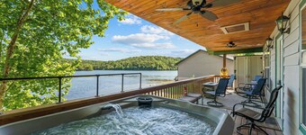 Private Hot Tub! Kayaks. Serene Lakefront. Pool.