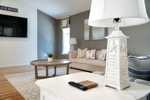 Smart TV, fireplace, ping pong, books