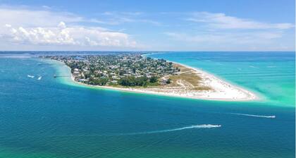 Private Pool Home 4 bd 3 ba with 2 King Master Suites Sleep 10 near AMI and IMG