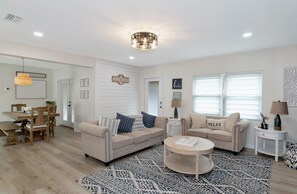 Smart TV, foosball, table tennis, books - Casa Blanca Ranch Home with New Salt Pool near Siesta Key (Sarasota)