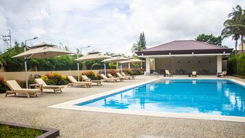 Outdoor pool, pool loungers