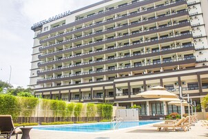 Outdoor pool, sun loungers