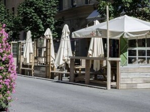 Outdoor dining - Cozy city apartment in heart of Södermalm (Stockholm)