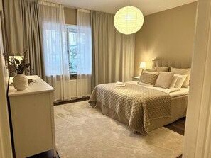 1 bedroom, iron/ironing board, internet, bed sheets
