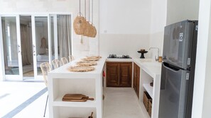 Fridge, microwave, oven, stovetop - Villa Diola 2 (Badung)