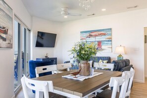 Condo, 3 Bedrooms | Dining